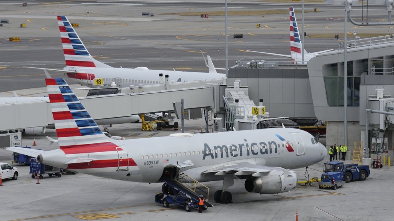 American Airlines increases bag fees