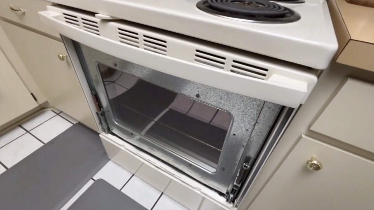 Nearly 1,000 reports of glass doors on ovens unexpectedly shattering