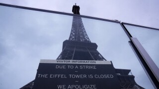 Strike at the Eiffel Tower closes most popular monument to visitors